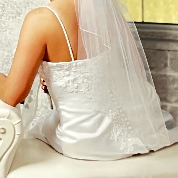 Ginnis Wedding Dress size 8 - Picture 4 of 8